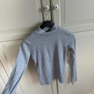 brandy melville - turtleneck, onesized. aldrig använd 