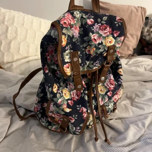 Väska - Fin väska som inte används, inga defekter💕