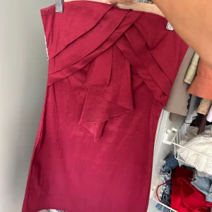 Klänning - Röd mini klänning stl 36 använd 1 gång. Utan band