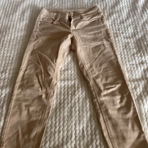 Beiga jeans  - Jeans i bra skick från part two 