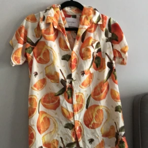 Vailent - Mycket bra skick helt oanständigt. Storlek:S: