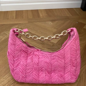 Rosa väska  - Rosa väska med guld