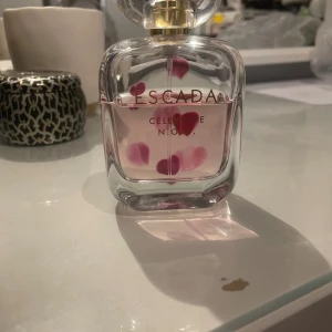 Escada  - Den är i bra skick inte använt halva änn.