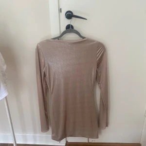 House of CB klänning - House of cb klänning. nypris 980€! Aldrig använt! Så det är helt ny.