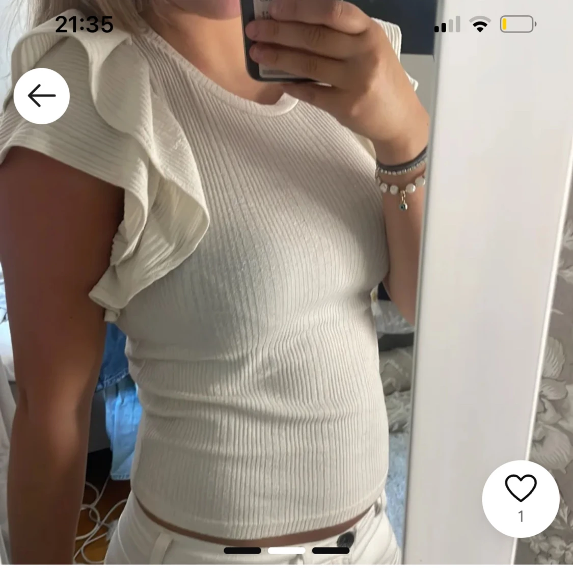 Vit ribbad topp med volangärmar - 90