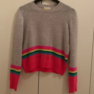 Cashmere tröja - Knappt använd!  Storlek S men skulle passa en XS också💓  Köptes för cirka 2400kr men säljer för 500, vill bli av med tröjan fort!  Från from future. 