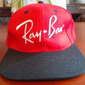 Ray Ban keps - Ray Ban keps från mitten av 90-talet. Använd ett fåtal gånger, fint skick.