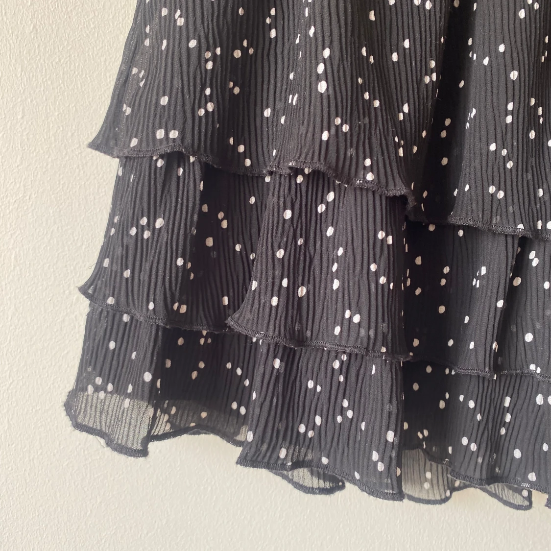 Svart prickig kjol från Zara - 90
