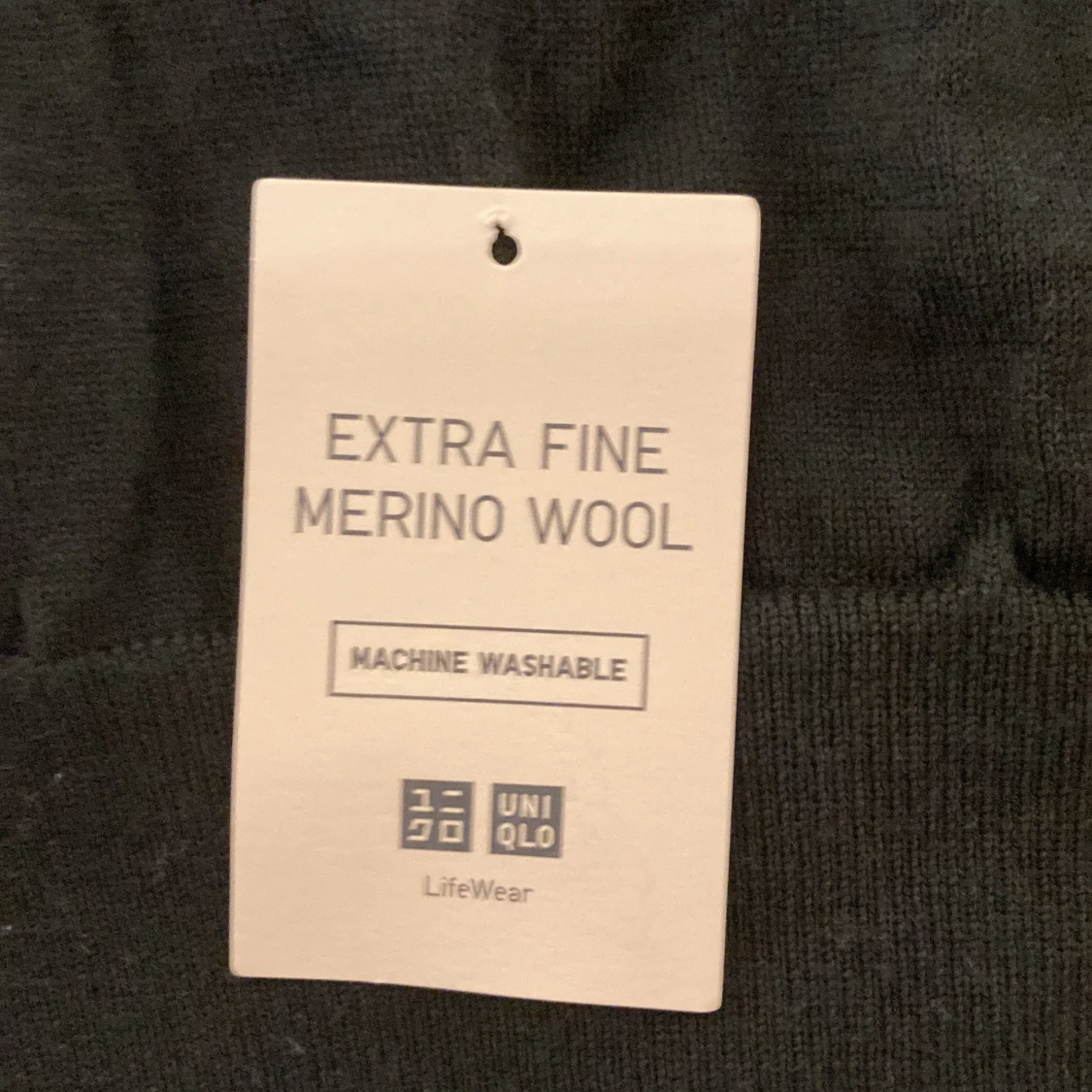 Mörkgrön tröja i merinoull från Uniqlo - 92