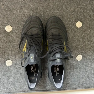 Mizuno fotbollsskor  - Fina mizuno fotbollsskor i bra skick Använt dom 2 gånger men passade inte min fot riktigt 