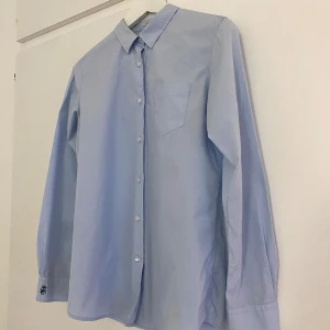 Skjorta New House - Fin skjorta från New House i storlek 36.  Nypris 1400.