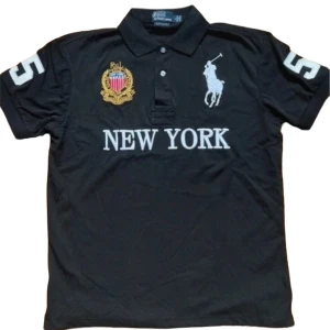Polo Ralph Lauren Chief Keef Pike - Hej! Säljer en Polo Ralph Lauren Chief Keef New York Pike i nyskick. Storlek M, priset kan diskuteras vid snabb affär.