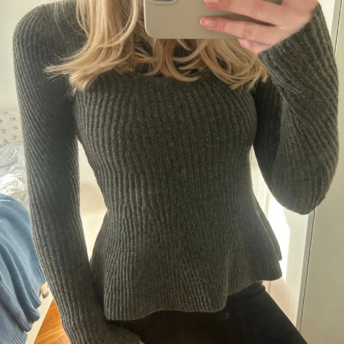 Grå ribbad tröja - 92