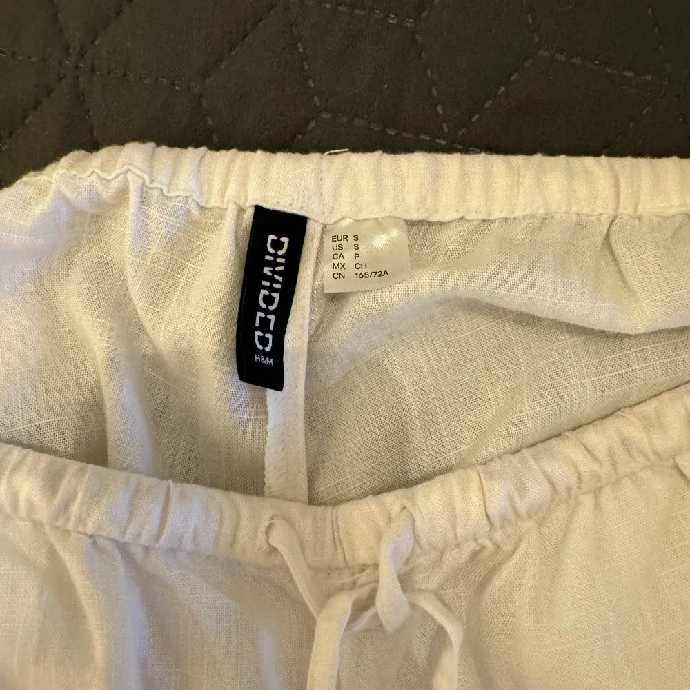 Oanvända linnebyxor från H&m💕. Farkut & Housut.