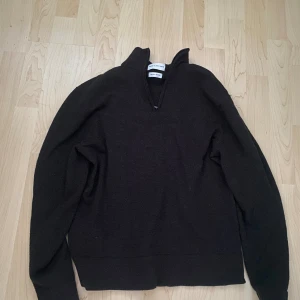 Stickad Half zip - Inga märken eller hål, knappt använd.