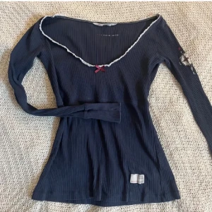 Odd molly Topp - Lånärmad topp från Odd molly i storlek 0 (xs). Bilderna är lånade, men jag skickar gärna fler egna. Säljer även en exakt likadan fast i babyrosa! Vid frågor och funderingar är det bara att skriva!☺️💞