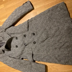 Vintage kappa - Troligen 70-tal Dubbelknäppt med slits bak Blankt foder