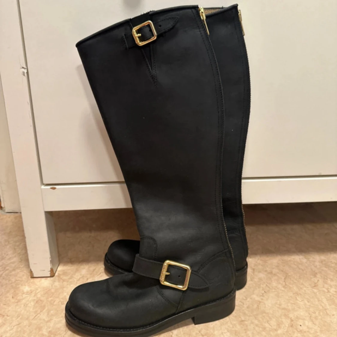 Svarta stövlar från Urban Project