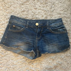 Lågmidjade jeansshorts  - Mörkblåa Lågmidjade jeansshorts ❤️❤️