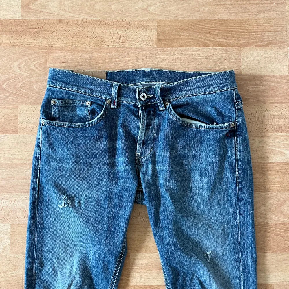 Ett par rkt feta dondup George jeans med sköna slitningar och rkt fet färg. Bara att skriva privat ifall du har någon fråga 🙌. Jeans & Byxor.