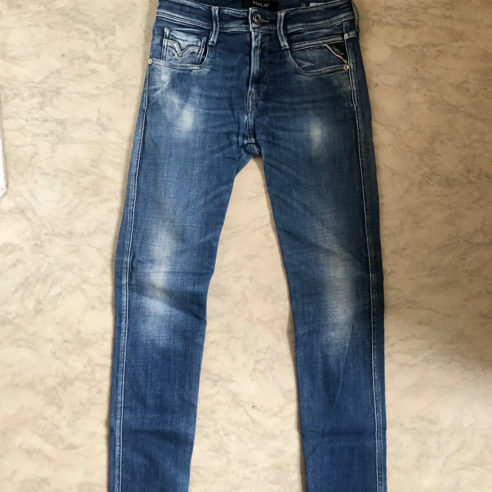 Otrolig snygga och knappt använda Replay anbass jeans i storlek 28/32! Som säljs för endast 649! 👖tveka inte på att höra av dig vid minsta lilla fundering! 🤙👖. Jeans & Byxor.