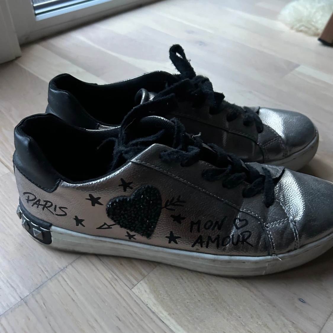 Silversneakers med coola detaljer - 90