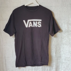 Vans t-shirt - T-shirt i märket band. Junior strl XL