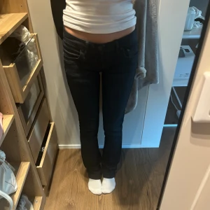 LTB jeans - Så fina mörkblåa LTB jeans i modellen valerie, har inte kommit till användning så oanvända