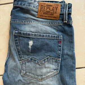 Replay jeans - Säljer ett par replay jeans som är i bra skick! Storlek 33/32, skriv vid funderingar!