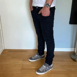 Nudie jeans  - Jeans i ny skick väldigt sköna och fräscha säljs pga för liten storlek för mer information är det bara att kontakta 