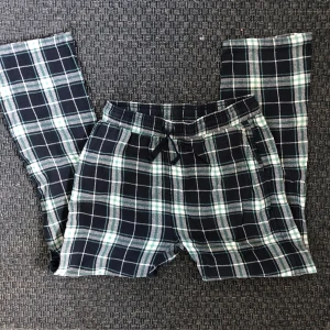 Pyjamasbyxor! - Jätte fina pyjamasbyxor dom tyvärr inte längre passar💔 Ganska använda men ändå bra skick‼️