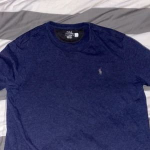 Ralf lauren tröja  - Hej, säljer min Ralf lauren tröja använt några gånger, så skicket är väldigt bra på den 