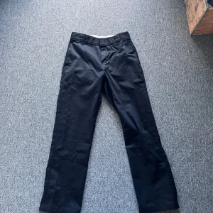 Dickies chinos  - Dickies chinos som inte kommer till användning. Mycket bra skick, har inte använt mycket. Skriv om du har någon fråga!