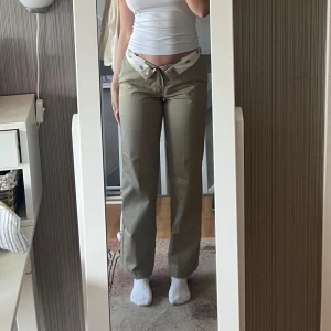 Dickies 874  - W28/L32 Superfina dickies byxor i 874 modellen, trådar syns vänster ben (se sista bilden).✨ Säljes pga att de tyvärr är för små för mig.🌸