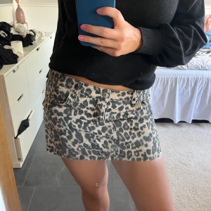 Leopard printad jeanskjol - Snyggaste kjolen jag äger, älskar den såååå mycket 