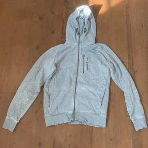 Sail racing zip up - Skick 3/10 Kedjor osv funkar bra men den är lite sliten