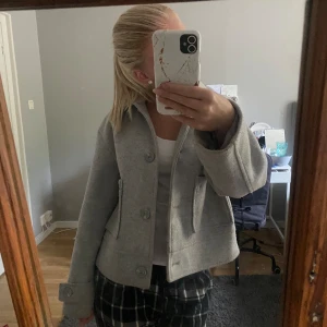  jättesöt kappa☺️☺️ - Säljer min jättesöta kappa!!💗💗 Storlek S men passar även Xs💗☺️ 