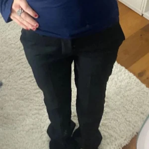 Kostymbyxor - Jättefina kostymbyxor i modellen Vilma från bikbok💕storlek 34 med passar mindre då jag endast kan ha 32 vanligtvis💕