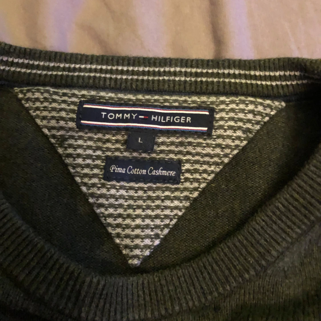 Tommy hilfiger sweatshirt i grön färg i typ ny skick   - 90
