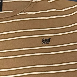 Sweet skbs tröja - Säljer nu denna tröjan Cond 9/10