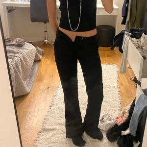 Svarta kostymbyxor  - säljer dessa så snygga kostymbyxor i ett otroligt sick 🤩Pågrund av att dom är för små ❤️