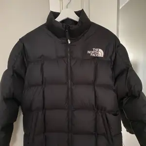 Hjälper min brorsa att sälja sin The North Face jacka i storlek M , köpt år 2022. Kan gå ner i pris vid snabbt köp