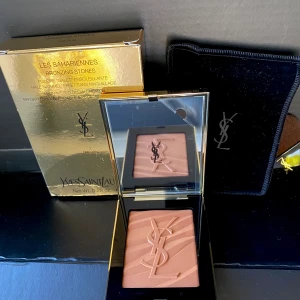  Sahariennes Bronzing Stones - Yves Saint Laurent - Sahariennes Bronzing Stones Matt bronzer. Fire Opal n.2  Ej använd eller testad, bara fotograferad. 