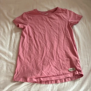 Fin rosa t-shirt - Säljer denna söta rosa t-shirt😍