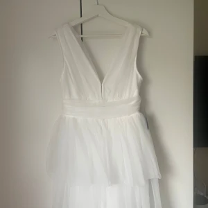 Student klänning - Helt oanvänd klänning från Ginatricot i storlek s. 