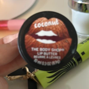 Lip butter🫶 - Säljer denna från the body shop