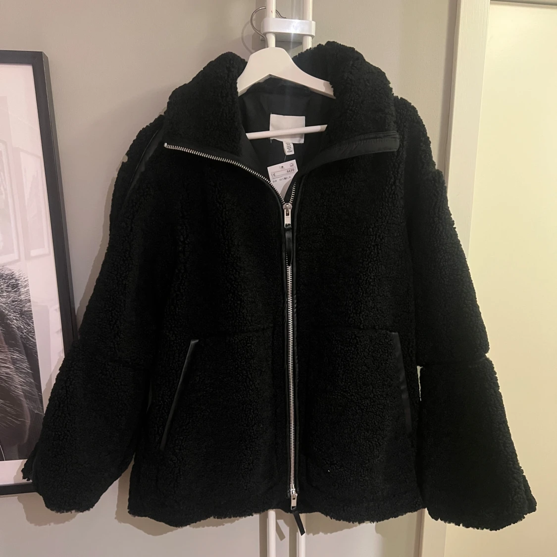 Svart teddyjacka