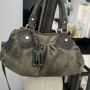 Marc Jacobs väska - Säljer denna ur snygga och populära väskan från marc Jacobs❣️unik och eftertraktad då den inte säljs längre!