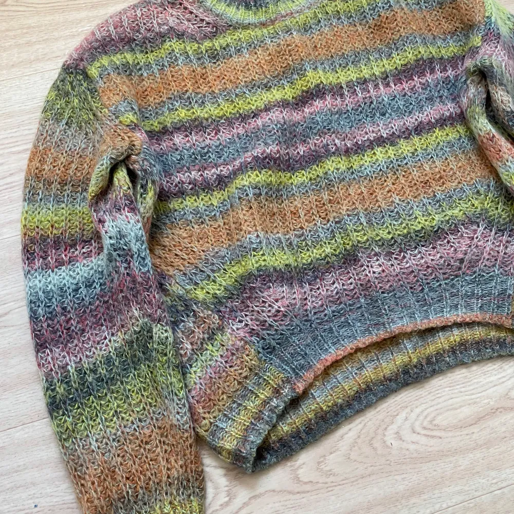 Such a cool piece from Acne Studios in a soft mohair/wool blend. Cozy knit in a amazing intrikate multi color. It has been gently used and is still in overall great  condition.Tagged S, fits S-M. Boxy & wide. For reference I’m 180cm and 73kg.. Stickat.