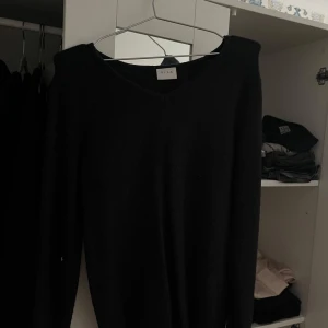 Stickad tröja  - Är öppen för andra priser. 